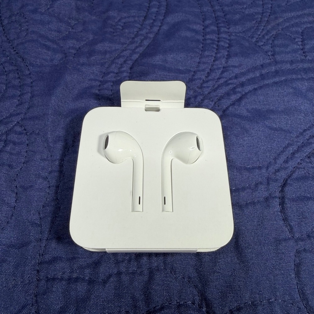 Apple EarPods with Lightning Connector White Wired Headphones A1748